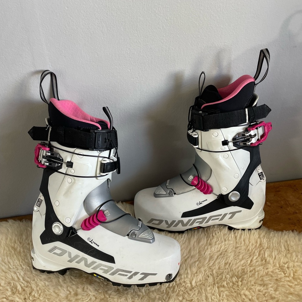 Dynafit TLT7 Expedition CR Women's Ski Boots Size 25, White/Fuchsia